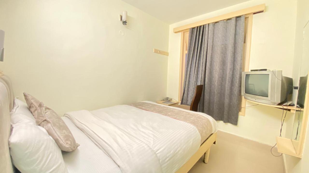 Hotel Meadows Manali Exteriör bild