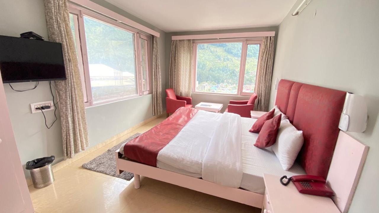 Hotel Meadows Manali Exteriör bild