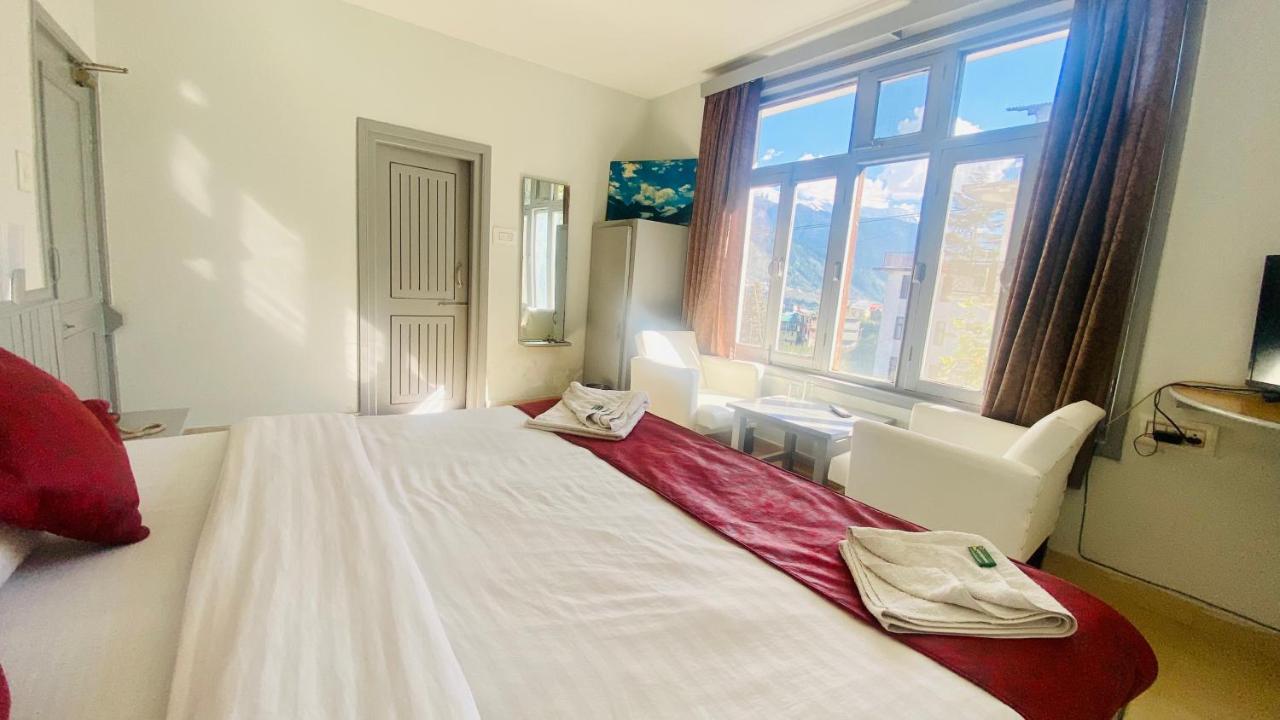 Hotel Meadows Manali Exteriör bild
